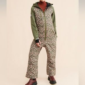 ONESKEE Original Pro X Snow Suit in Olive Floral